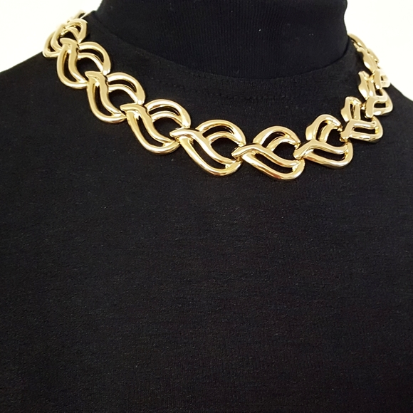 Gold Tone Inter-Linked Chain Short Necklace - Picture 6 of 8